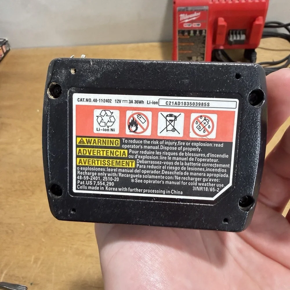 Milwaukee 48-59-1812 M18 & M12 Multi-Volt Battery Charger & M12 Bat (48-59-1812)
